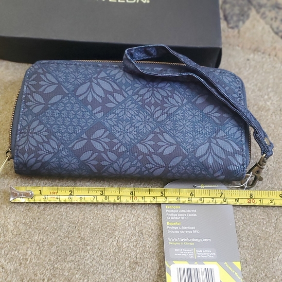 NWT TRAVELON  RFID ID PROTECTING WRIST PURSE/WALLET - Picture 8 of 8